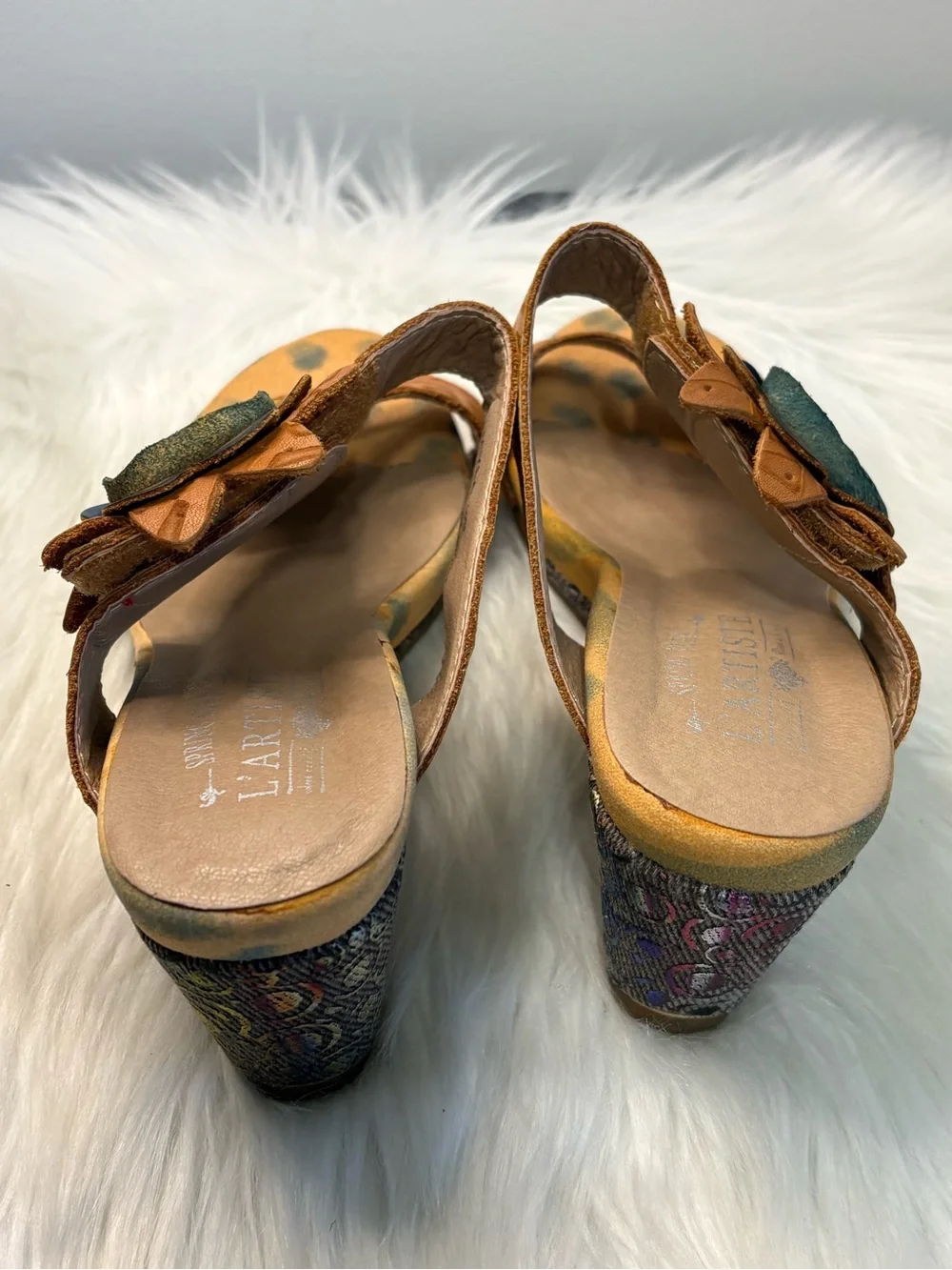 L'ARTISTE Cognac Leather Floral Appliqué Slide Sandals - Picture 13 of 13